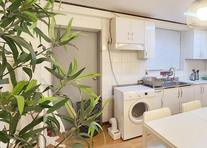Apartment 연지 아트하우스 White Linen House
