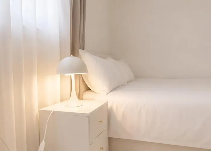 Apartment 연지 아트하우스 White Linen House