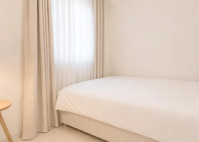 Apartment 연지 아트하우스 White Linen House *