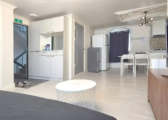 연지 아트하우스 White Linen House * Seoul