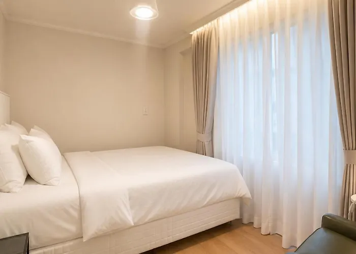 연지 아트하우스 White Linen House *