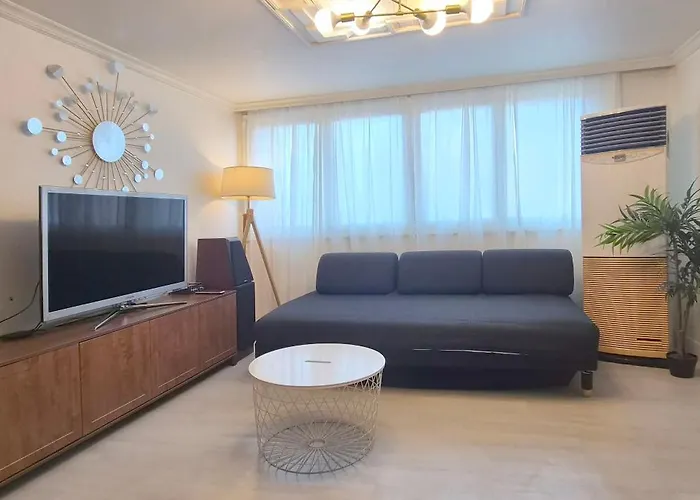 연지 아트하우스 White Linen House