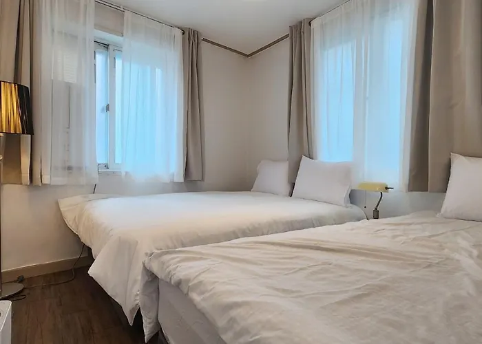 Apartment 연지 아트하우스 White Linen House