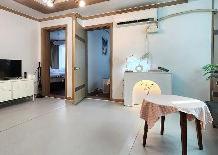 Apartment 연지 아트하우스 White Linen House Seoul