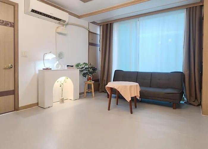 연지 아트하우스 White Linen House *