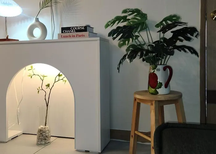 Apartment 연지 아트하우스 White Linen House
