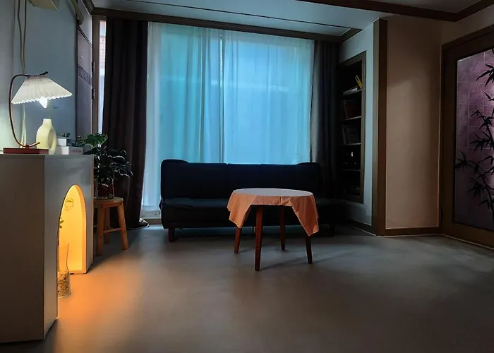 Apartment 연지 아트하우스 White Linen House Seoul