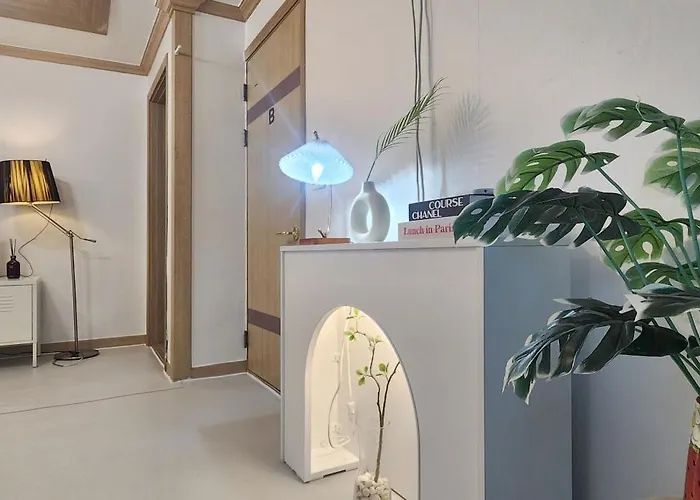 Apartment 연지 아트하우스 White Linen House Seoul