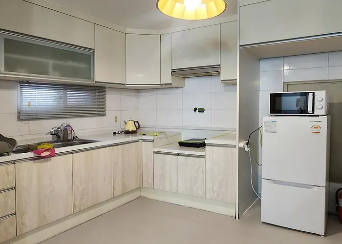 연지 아트하우스 White Linen House Apartment