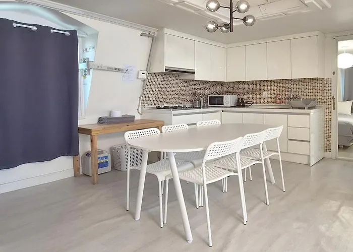 연지 아트하우스 White Linen House Apartment Seoul