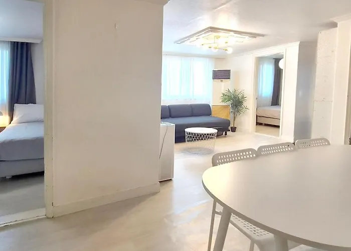 연지 아트하우스 White Linen House Apartment