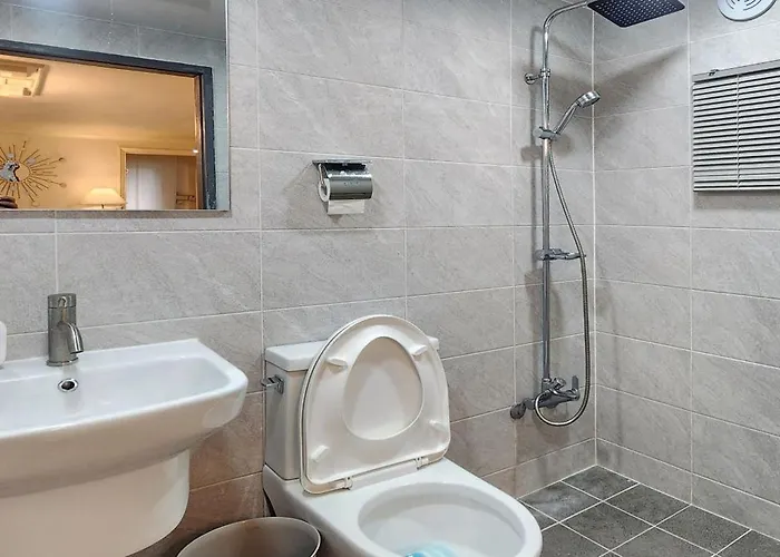 Apartment 연지 아트하우스 White Linen House